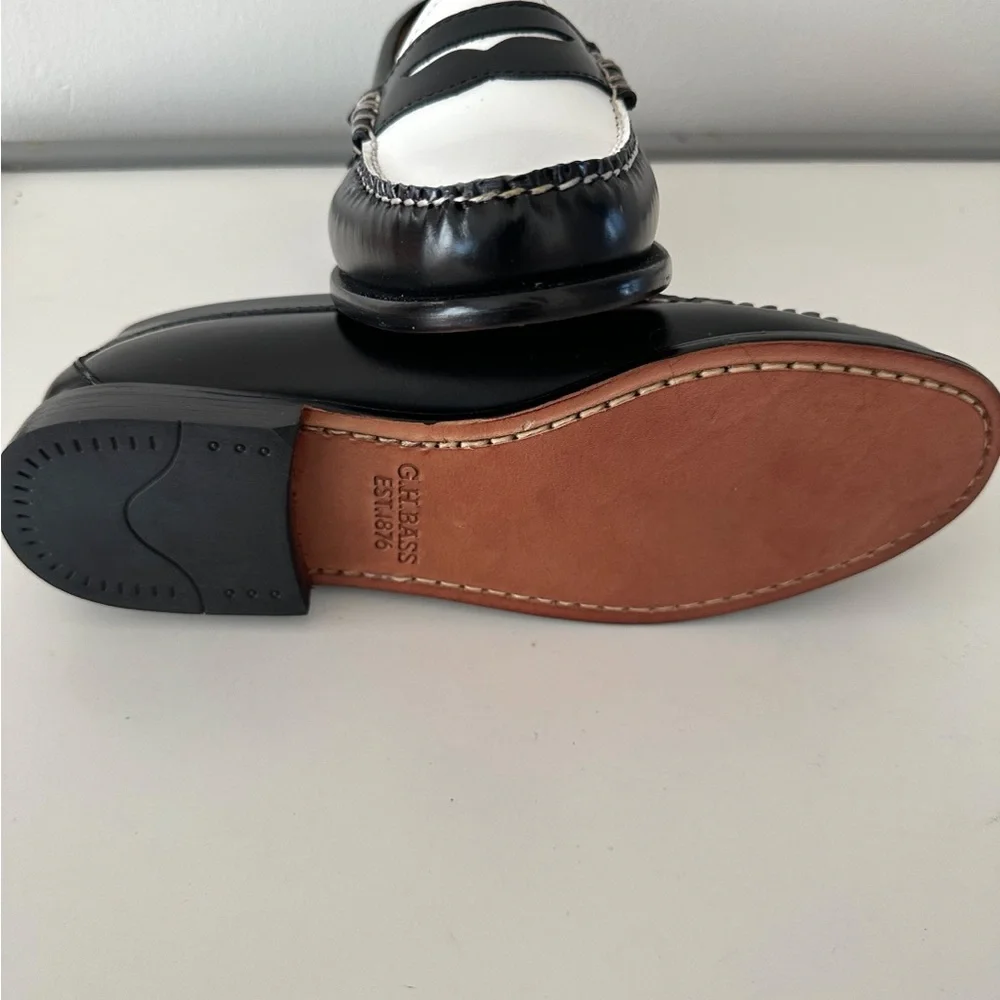 G.H. Bass & Co. Women’s Whitney Two Tone Loafers - Picture 3 of 10